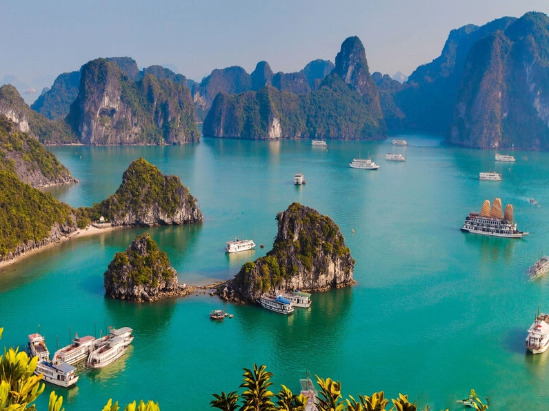 Du thuyền sang trọng trên Vịnh Hạ Long