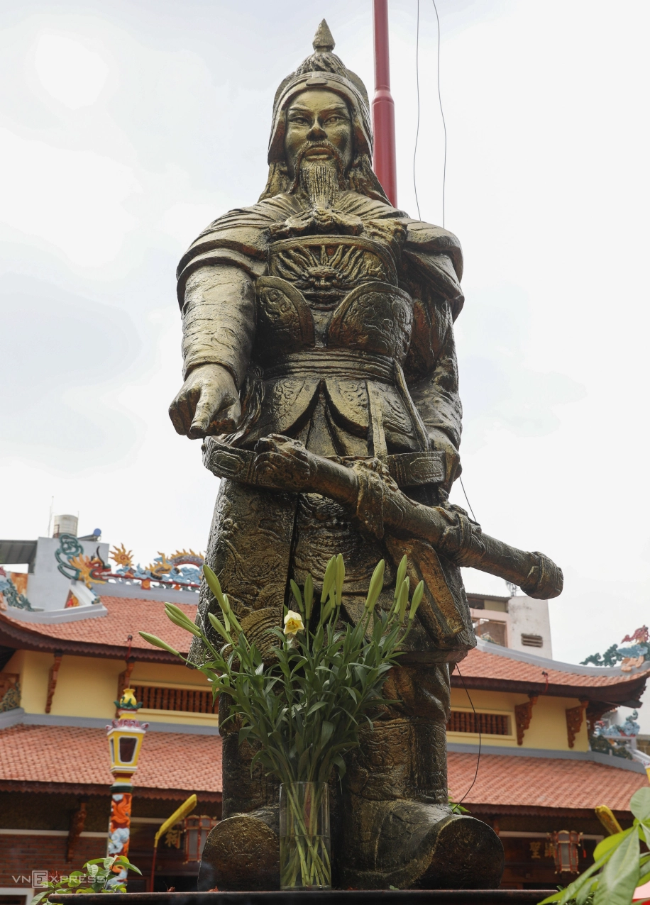 en-tho-uc-thanh-tran-hung-ao-lich-su-kien-truc-y-nghia_484