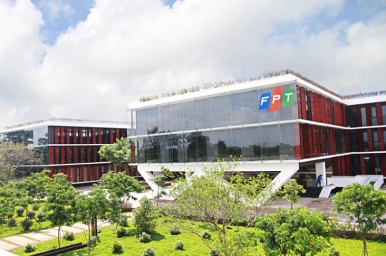 fpt-la-gi-toan-dien-ve-tap-oan-cong-nghe-vien-thong-hang-au_493