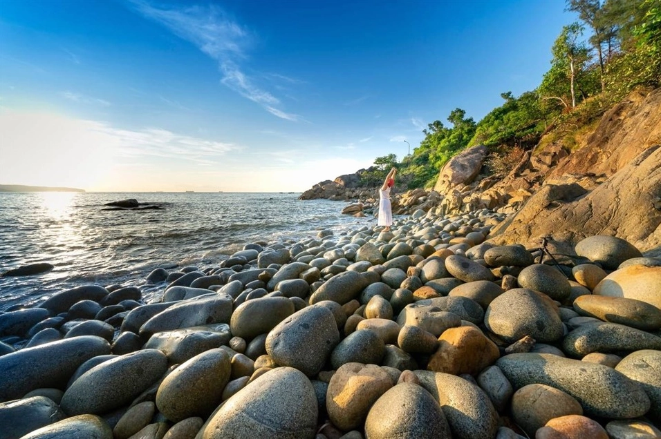 ghenh-rang-tien-sa-thien-uong-bien-ao-quy-nhon_620