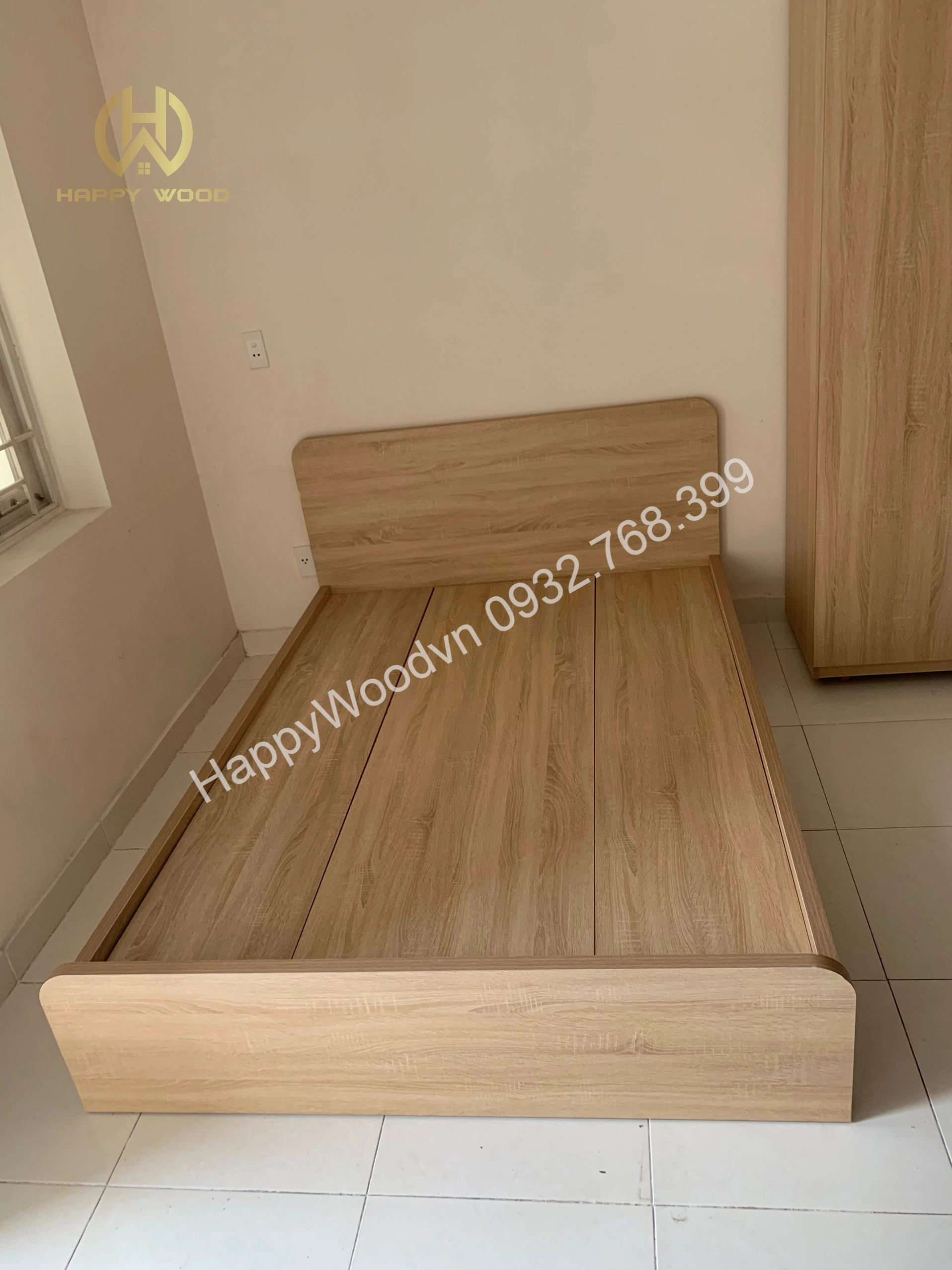 Giường gỗ màu trắng hiện đại