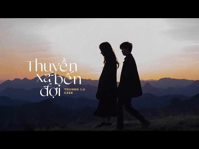 Hình ảnh đôi tình nhân buồn bên bờ biển