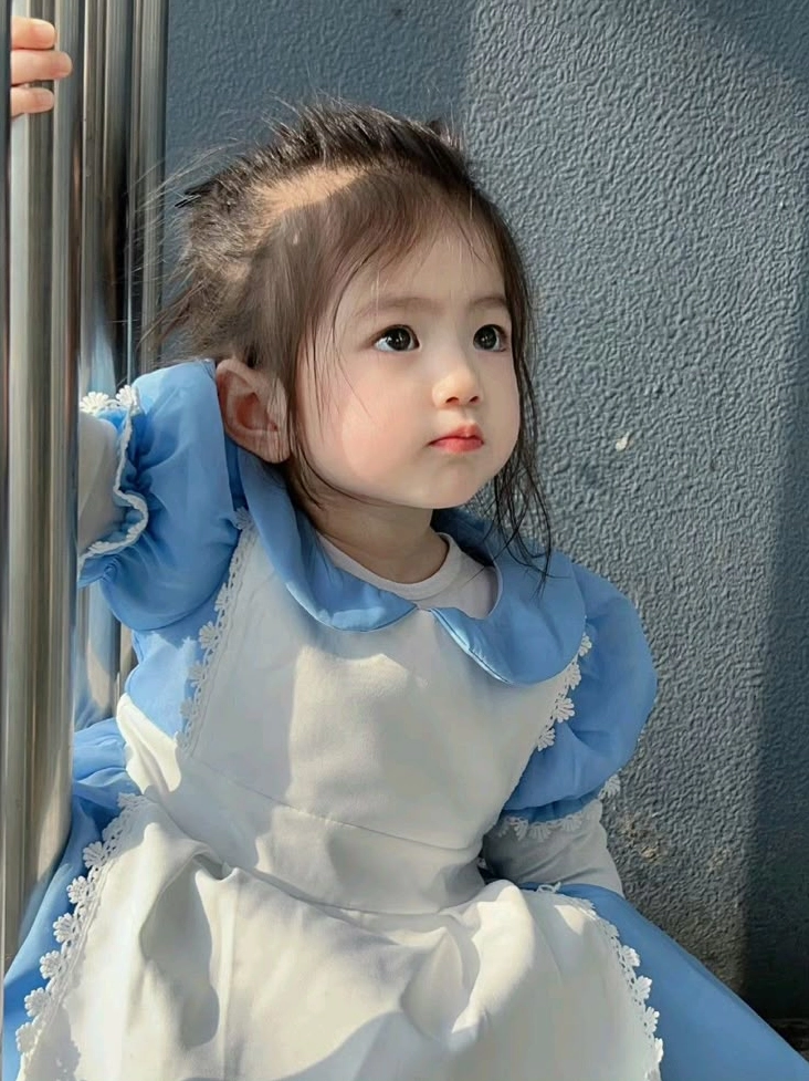 Hình nền em bé gái đáng yêu đang ngủ