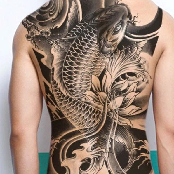 Hình xăm cá chép hóa rồng với màu sắc rực rỡ