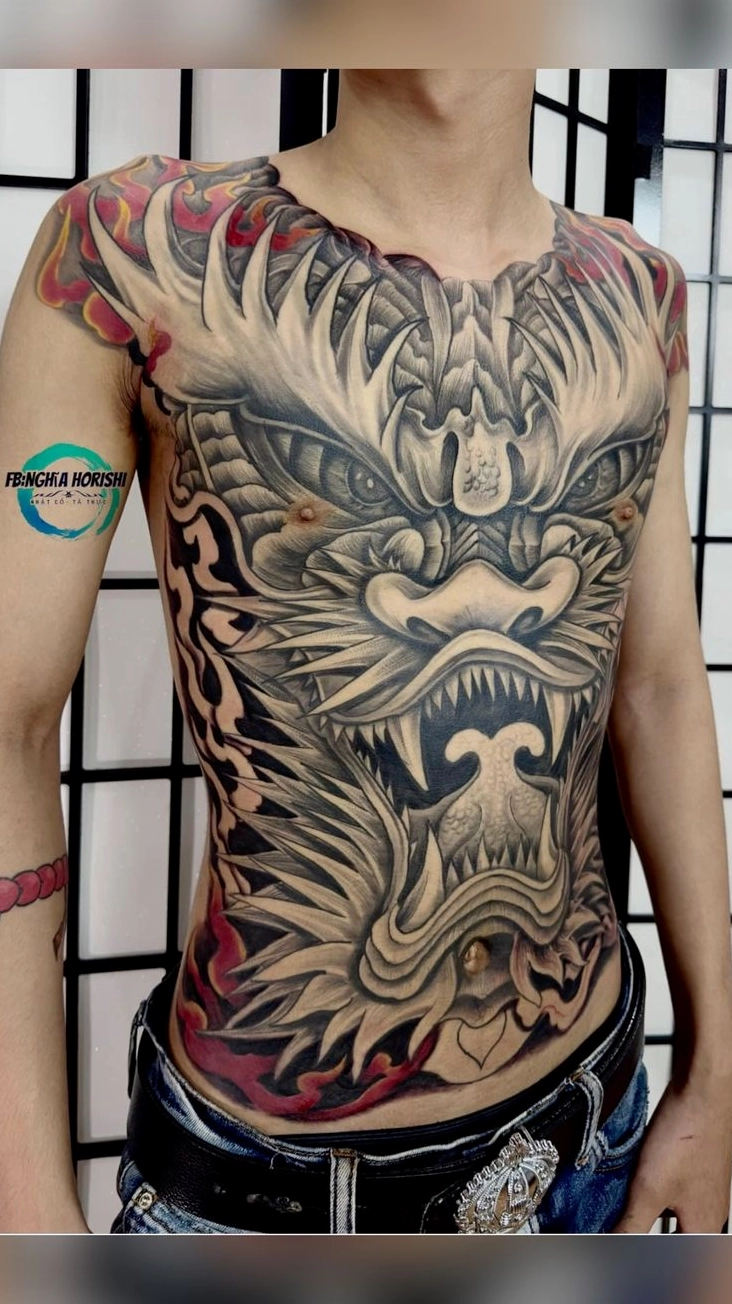 Hình xăm full ngực phong cách Neo Traditional