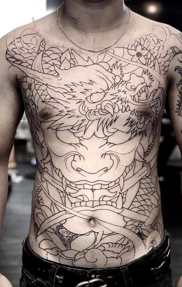 Hình xăm full ngực với họa tiết Mandala tinh tế