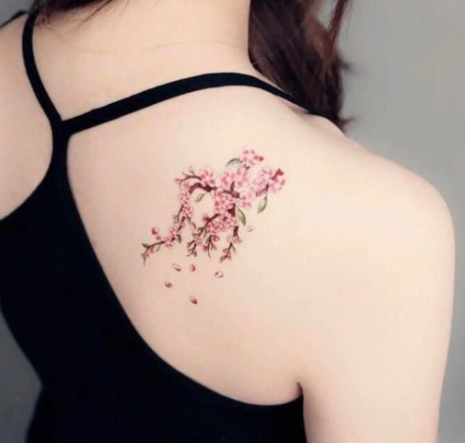 Hình xăm hoa anh đào rơi nghệ thuật