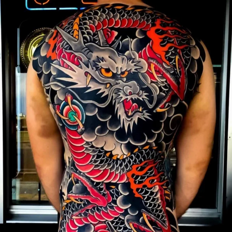 hinh-xam-rong-full-lung-bieu-tuong-quyen-luc-va-nghe-thuat-2_291