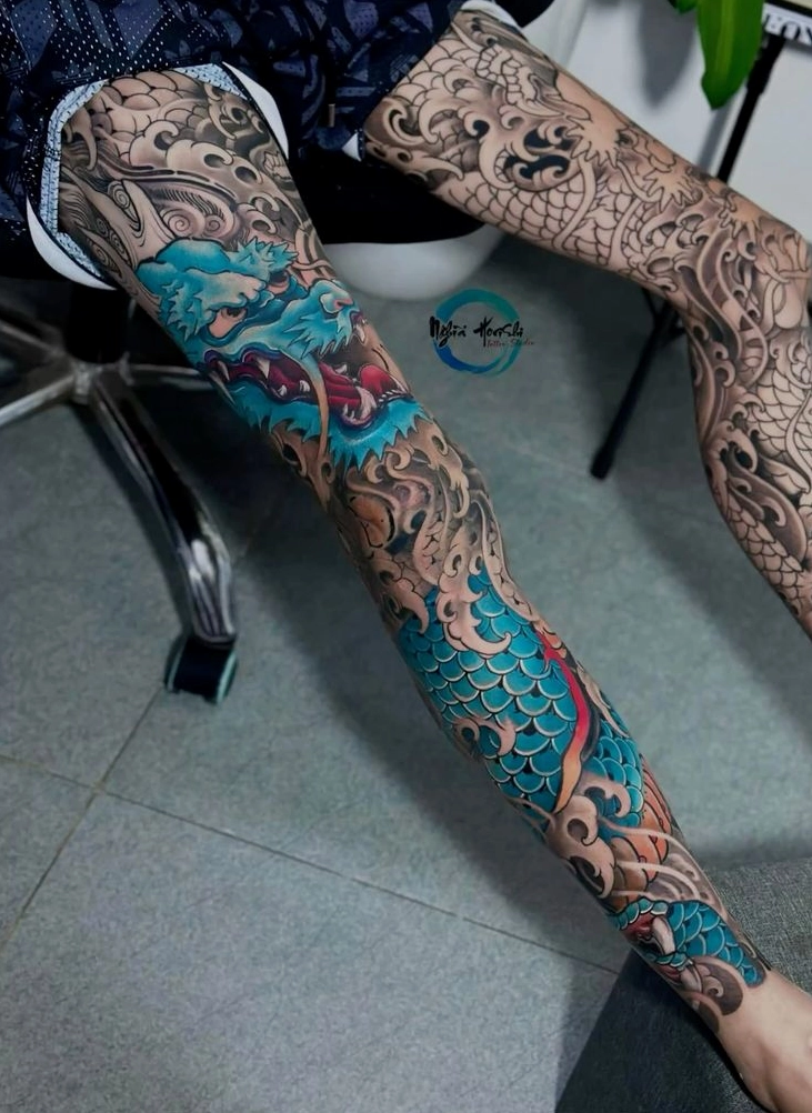Hình xăm rồng kín chân đầy ấn tượng