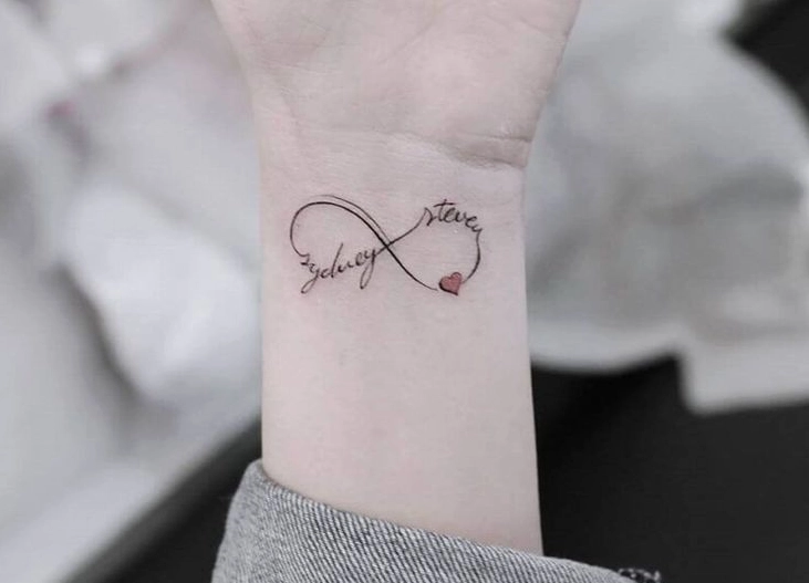 Hình xăm tên người yêu lãng mạn