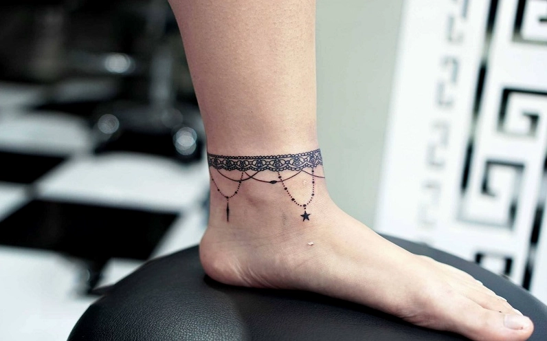 Hình xăm tinh tế ở cổ chân