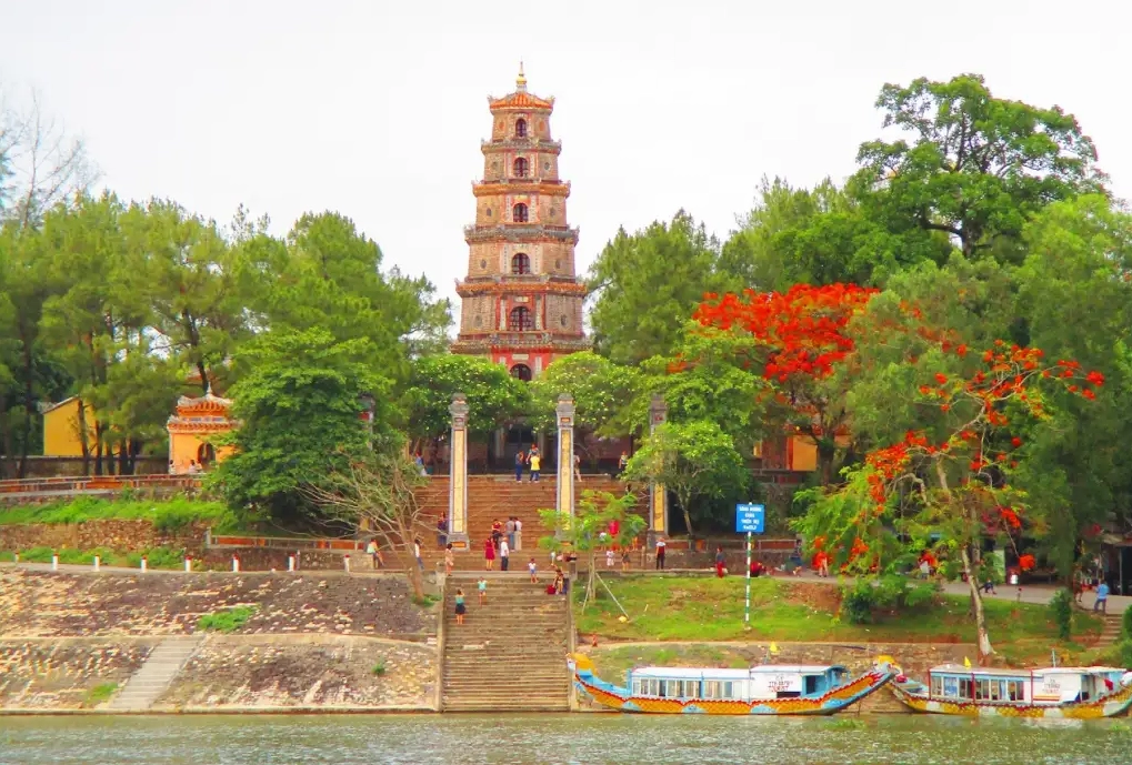 kham-pha-chua-thien-mu-hue-bieu-tuong-van-hoa-va-lich-su_126