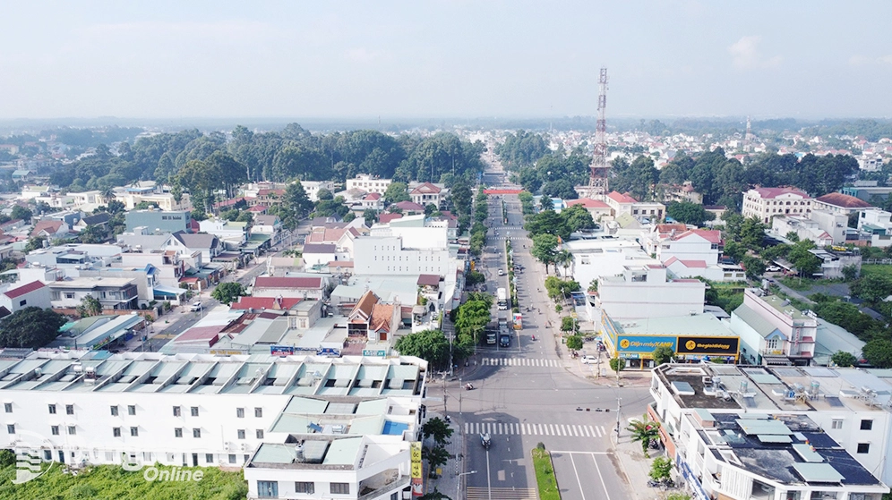 kham-pha-trang-bom-ong-nai-iem-en-hap-dan-khong-the-bo-lo-na_637