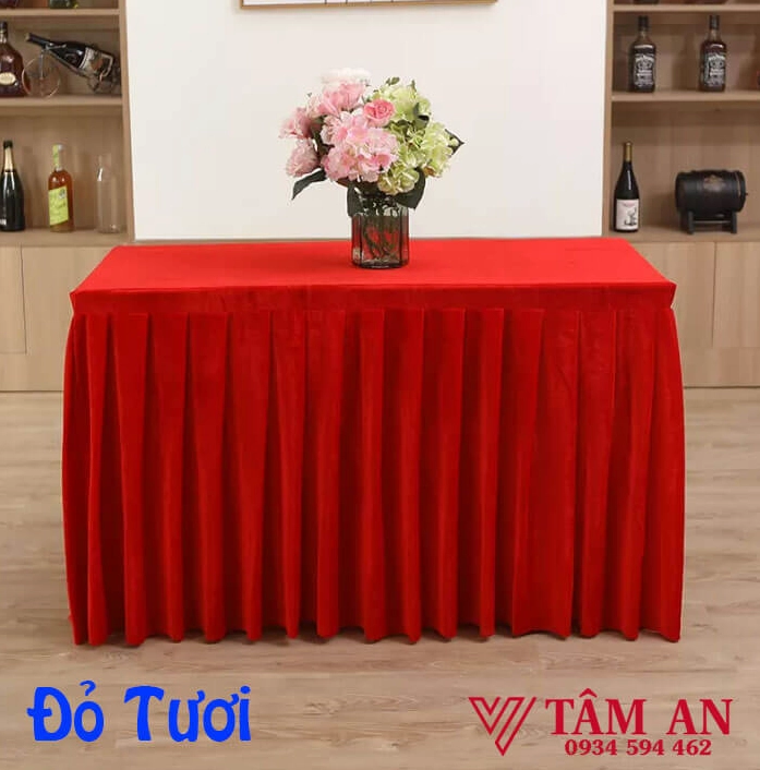 Khăn trải bàn màu đỏ cho hội nghị