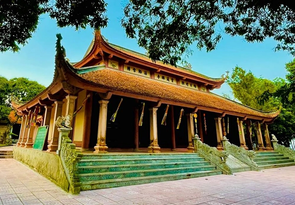 Không gian thanh tịnh bên trong Chùa Linh Thông