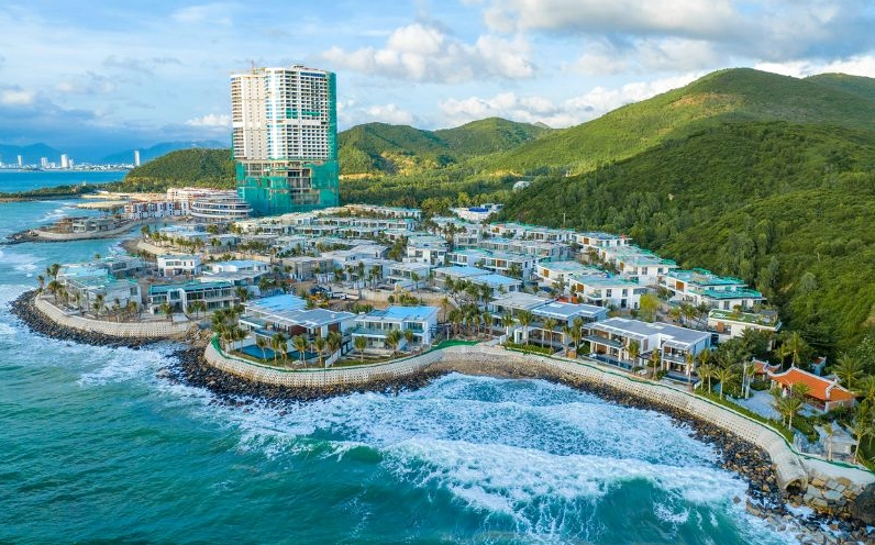 Khung cảnh biển xanh, cát trắng tại một hòn đảo ở Khánh Hòa