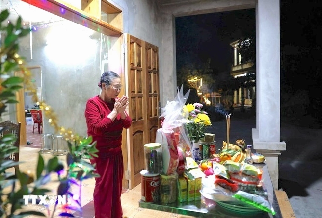 Mâm cúng giao thừa ngoài trời thịnh soạn