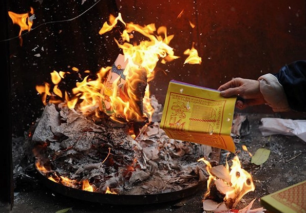 Mâm cúng hóa vàng đầy đủ lễ vật