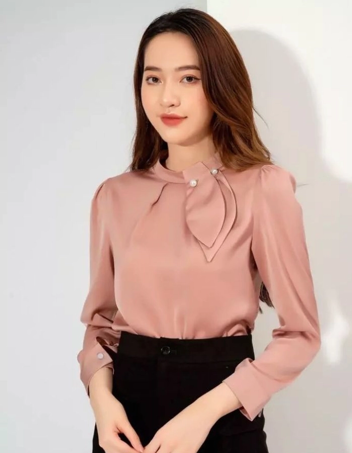 Mẫu áo lụa kiểu đẹp nhất với tay phồng và chi tiết nơ