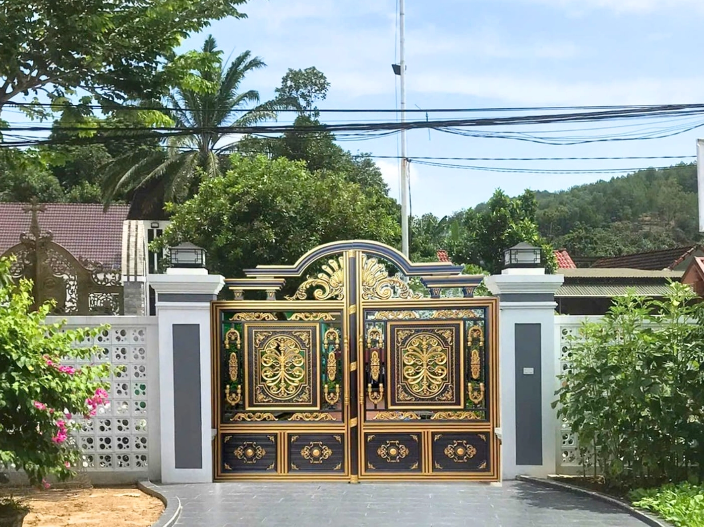 Mẫu cổng nhà vườn đẹp 4 cánh hiện đại