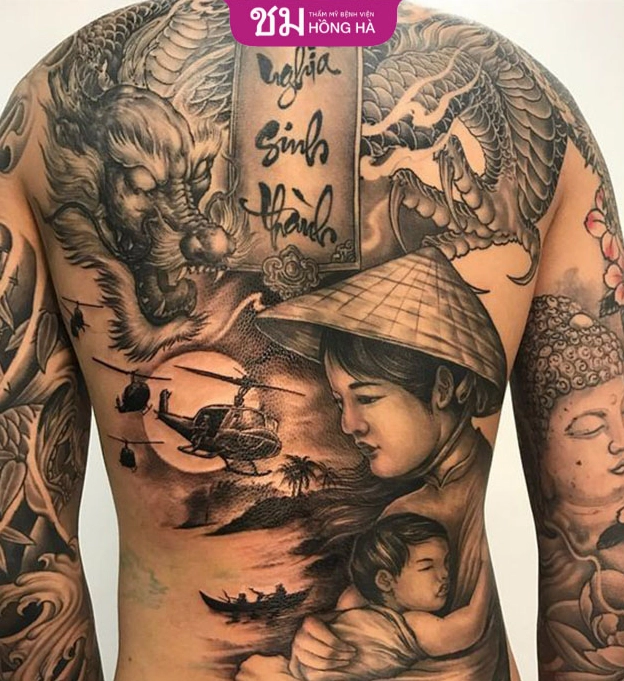 Mẫu hình xăm bít lưng với hoa văn độc đáo
