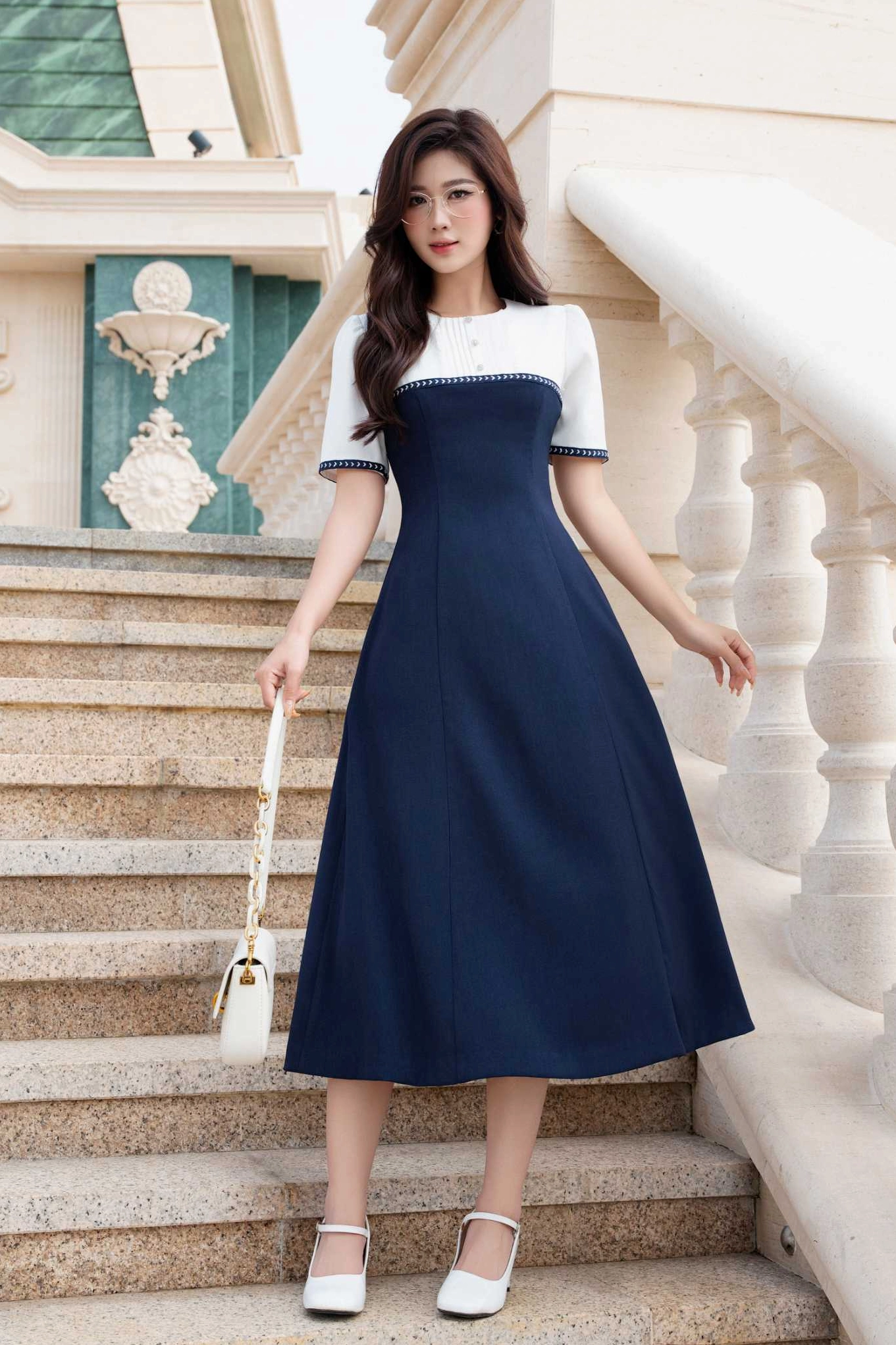 Mẫu váy chữ A dáng dài phối màu cá tính