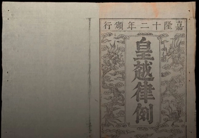 nam-1042-nha-ly-ban-hanh-bo-luat-nao-kham-pha-chi-tiet_314