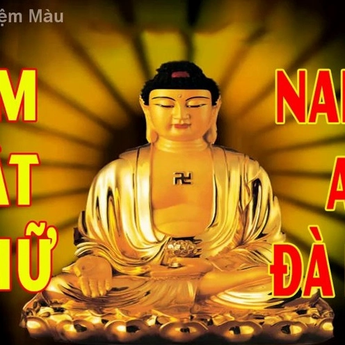 Người đang chắp tay niệm Phật