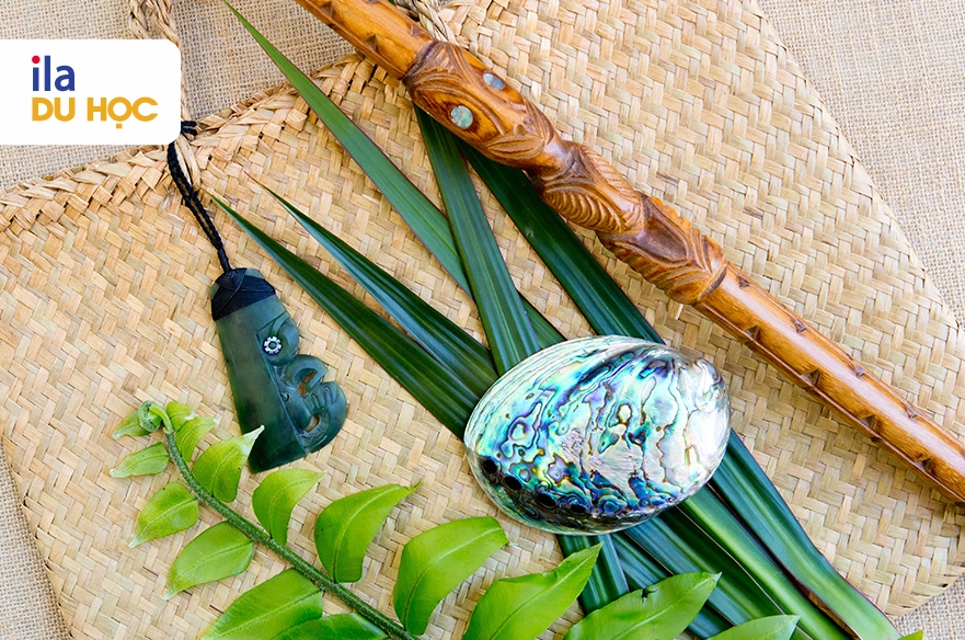Người Maori trong trang phục truyền thống