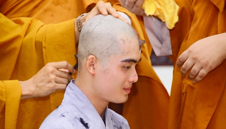 Người xuất gia đang thực hành thiền định