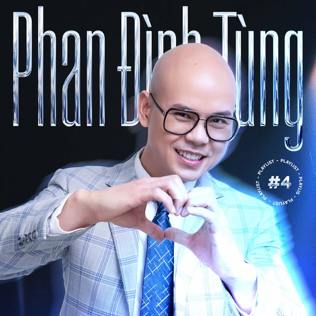 Nhóm bạn trẻ đang vui vẻ hát mừng sinh nhật