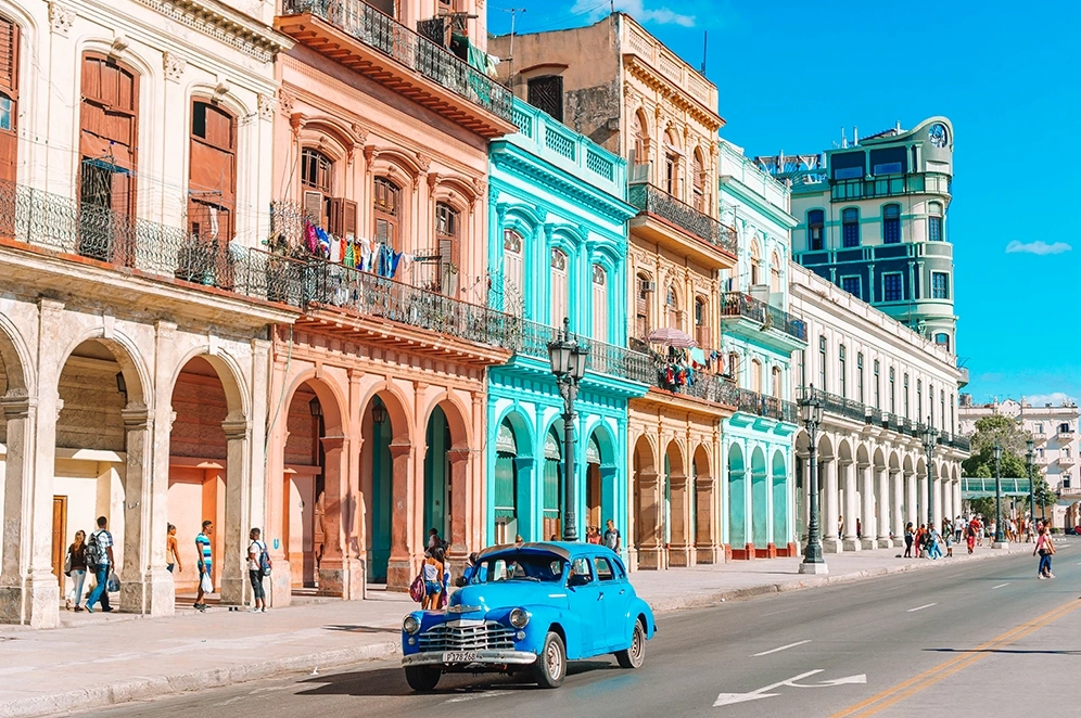 Những chiếc xe cổ điển trên đường phố Havana