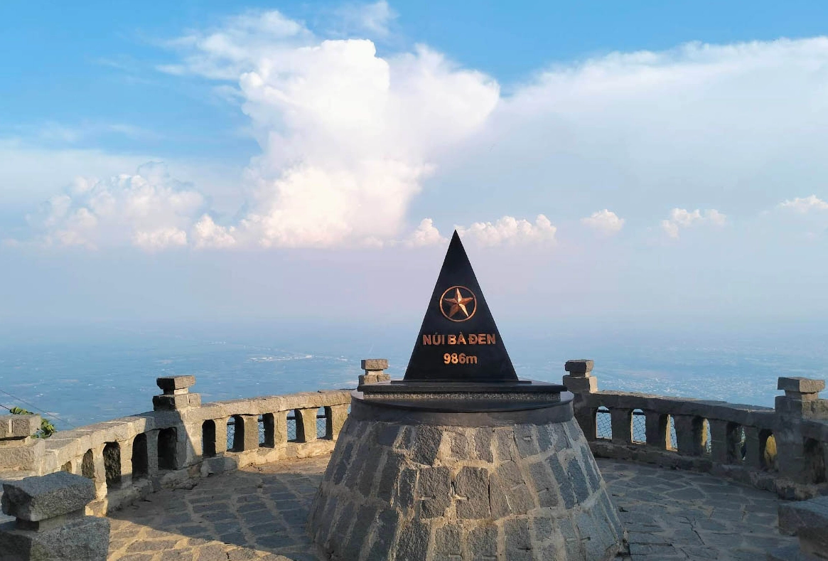 nui-ba-en-kham-pha-iem-hen-tam-linh-va-thien-nhien-hap-dan-n_859