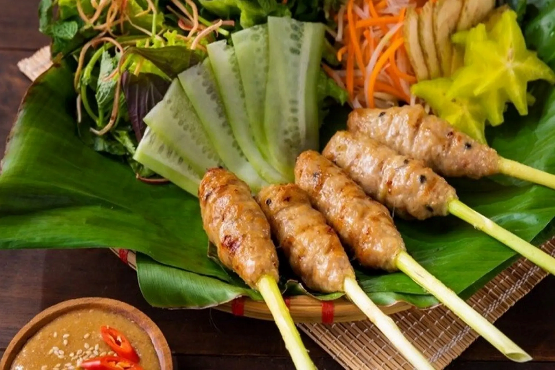 Nước chấm nem lụi sánh mịn