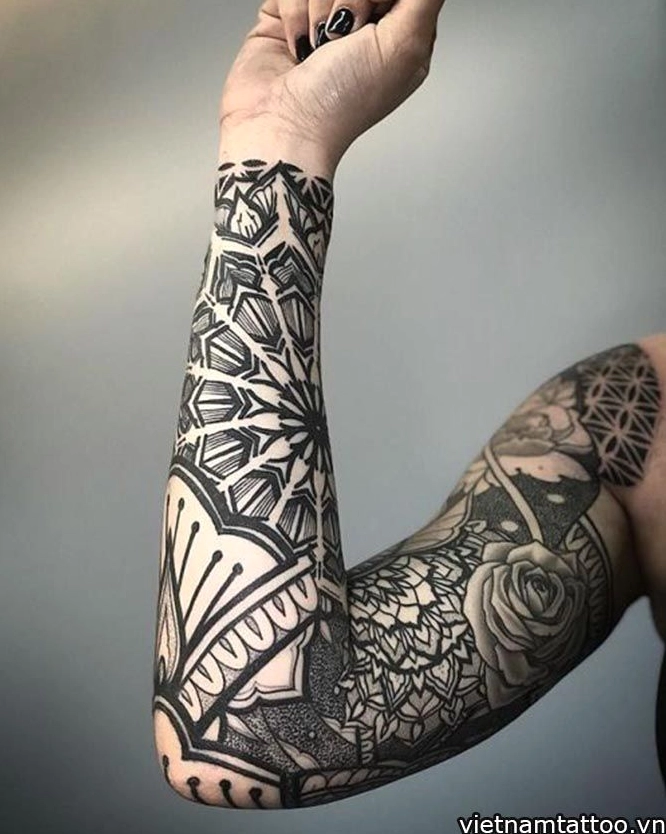 Phong cách hình xăm kín tay Blackwork