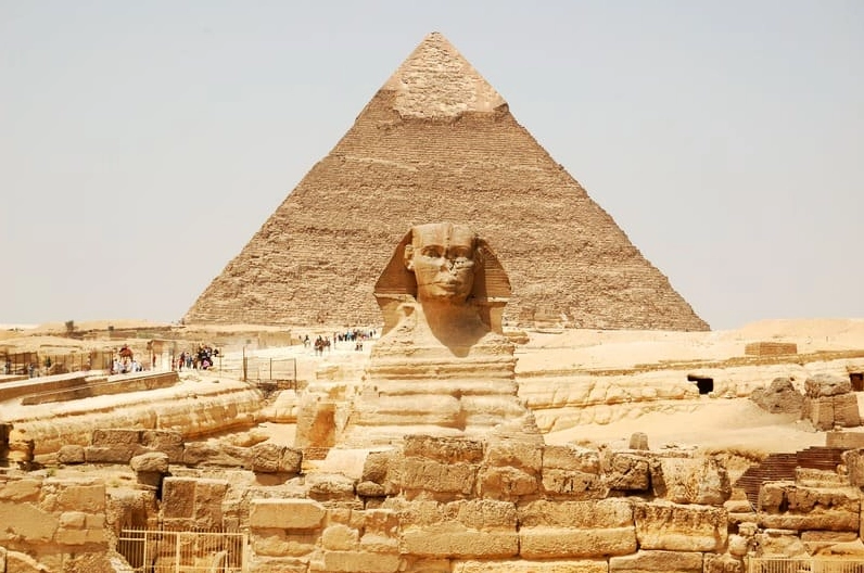 Quần thể Kim Tự Tháp Giza nhìn từ xa