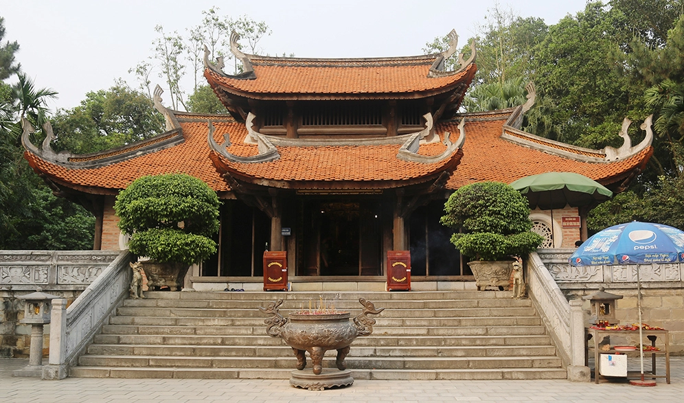 Quang cảnh Đền Mẫu Âu Cơ trong ngày lễ hội