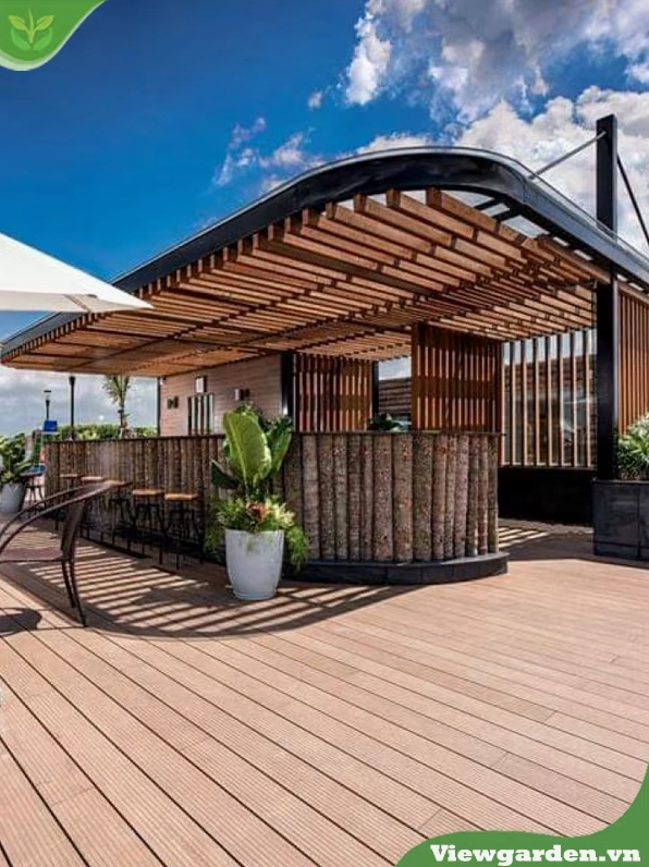Sàn gỗ nhựa composite lát khu vực hồ bơi