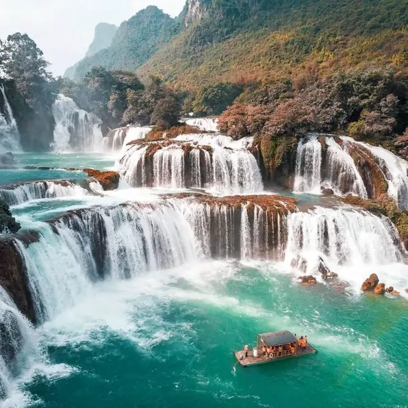 Thác Bản Giốc hùng vĩ