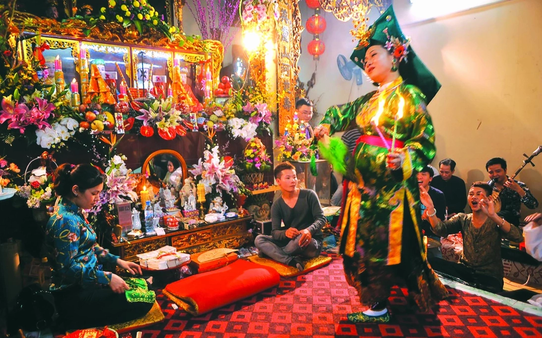 Thanh đồng trong trang phục rực rỡ