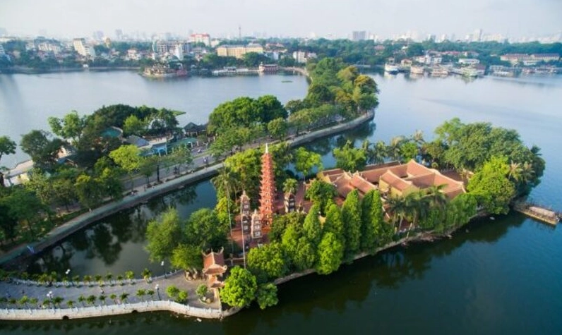 Tháp Hoa Phong uy nghiêm tại Chùa Trấn Quốc