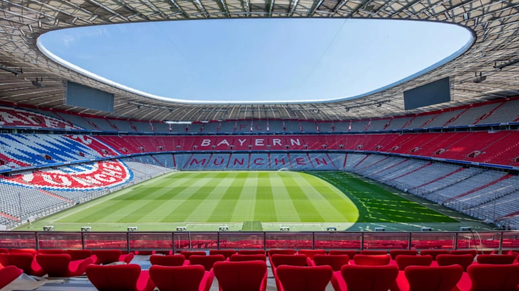 Toàn cảnh Allianz Arena về đêm