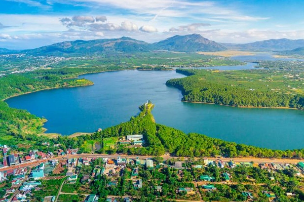 Toàn cảnh biển hồ Gia Lai thơ mộng
