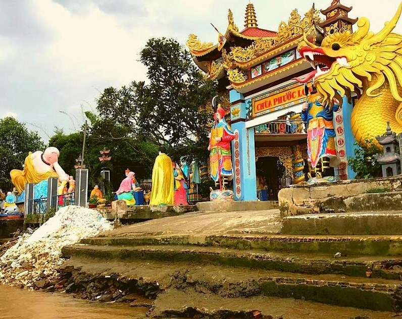 Toàn cảnh Chùa Bà Châu Đốc 3 với kiến trúc nhiều tầng