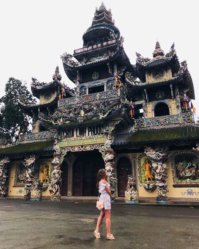 Toàn cảnh Chùa Ve Chai (Chùa Linh Phước) Đà Lạt