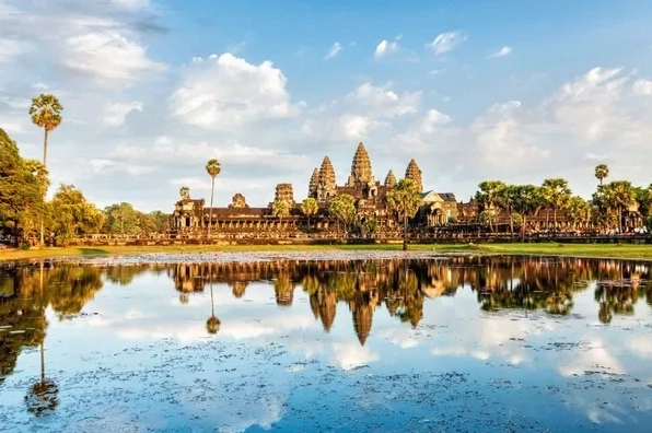 Toàn cảnh đền Angkor Wat hùng vĩ