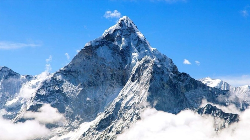 Toàn cảnh đỉnh Everest hùng vĩ