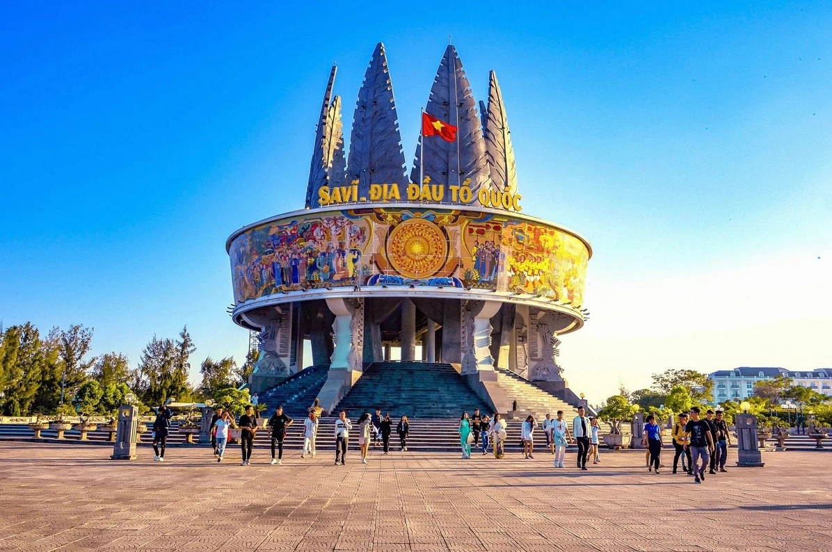 Toàn cảnh Mũi Sa Vĩ Móng Cái