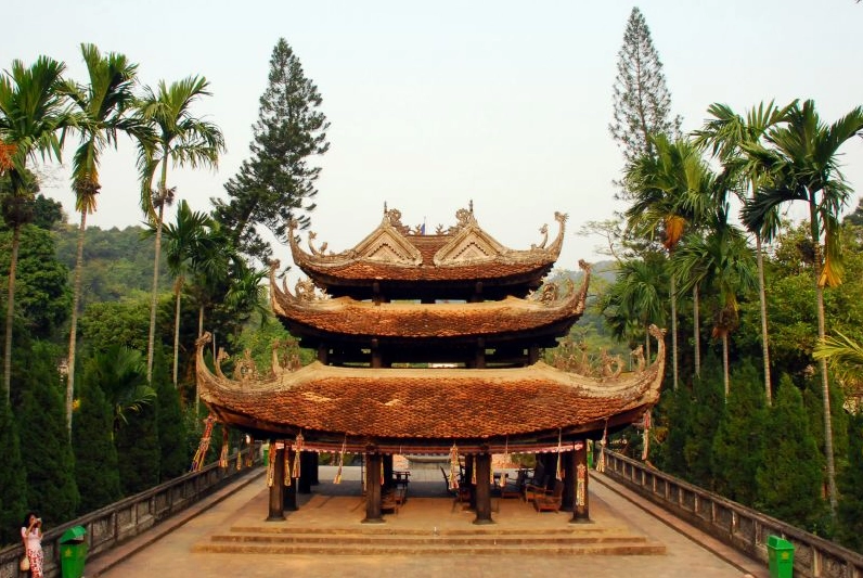 Toàn cảnh quần thể Chùa Hương nhìn từ trên cao