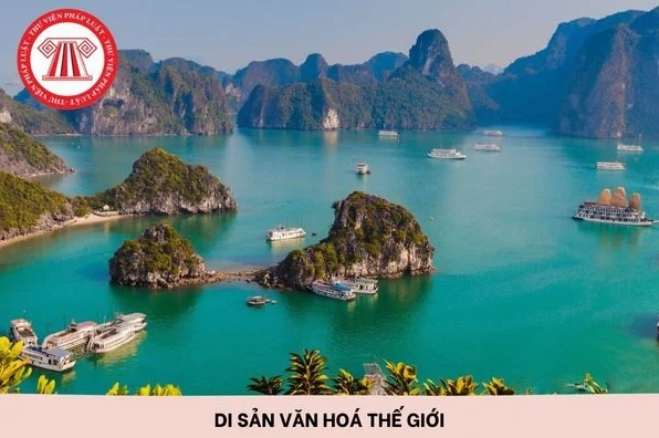 Toàn cảnh Vịnh Hạ Long với hàng nghìn đảo đá vôi lớn nhỏ